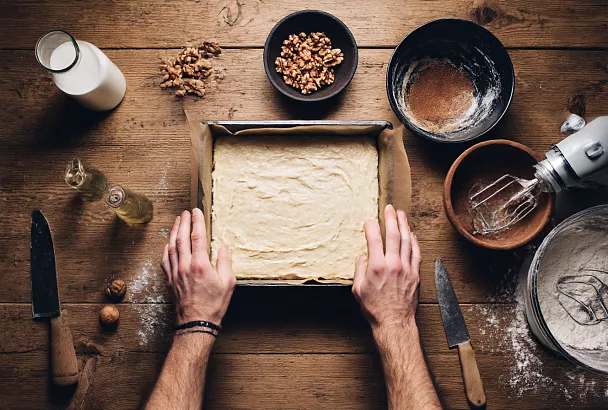 Осенний яблочный пирог с ореховой корочкой