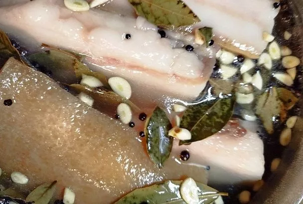 Вся сила в сале: простой и быстрый способ приготовить вкуснейшую закуску