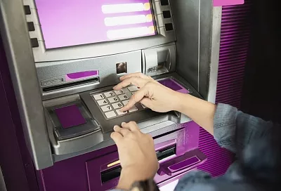 Банки ужесточили лимиты на снятие наличных: как не остаться без денег