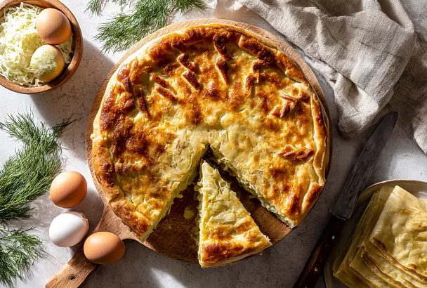 Обломовская кулебяка с капустой — пышная, сочная и с хрустящим дном