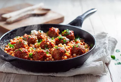 Перловка с фрикадельками — сочная, ароматная и нравится даже тем, кто не любит перловку