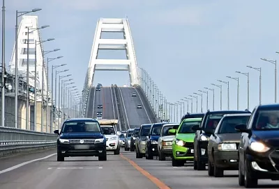 На подъезде к Крымскому мосту со стороны Тамани введут дополнительную полосу для движения и досмотра