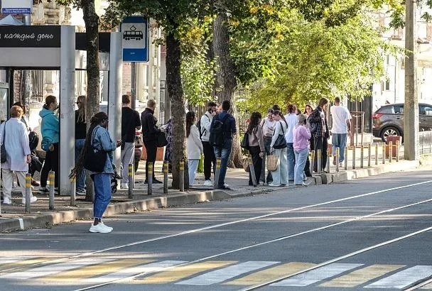 В Краснодарском крае вводят штрафы за курение на остановках, около домов и магазинов