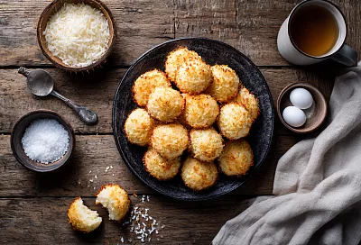 Не «макарон», а макарун: кокосовое печенье, которое хрустит снаружи и тает внутри