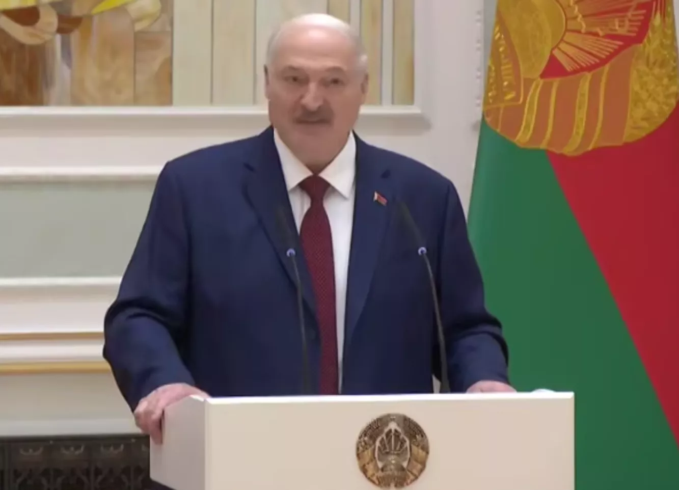 Лукашенко назвал соцсеть, где ему спокойно могут написать женщины