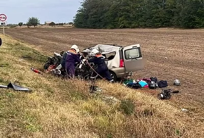 КамАЗ раздави «Ладу Ларгус» на трассе в Краснодарском крае. Есть погибшие и пострадавшие