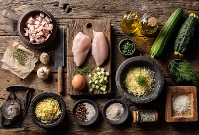 Рубленые куриные котлеты с овощами