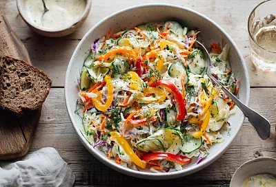 Беру капусту и свежие овощи — готовлю самый вкусный летний салат с бомбической заправкой