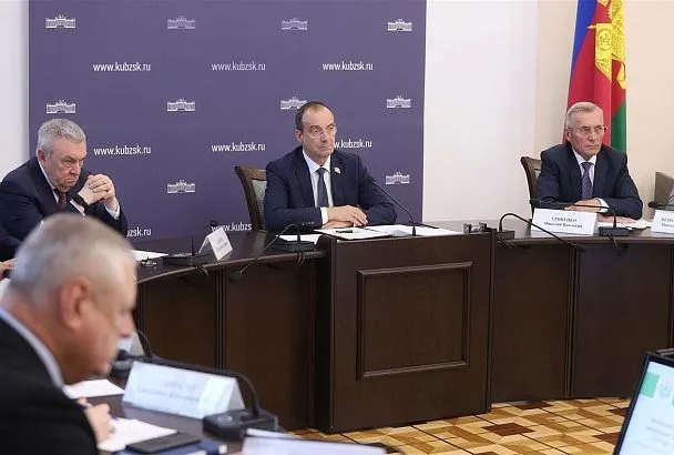 Юрий Бурлачко: «Вовлечение в оборот земель сельхозназначения – это наша общая задача»