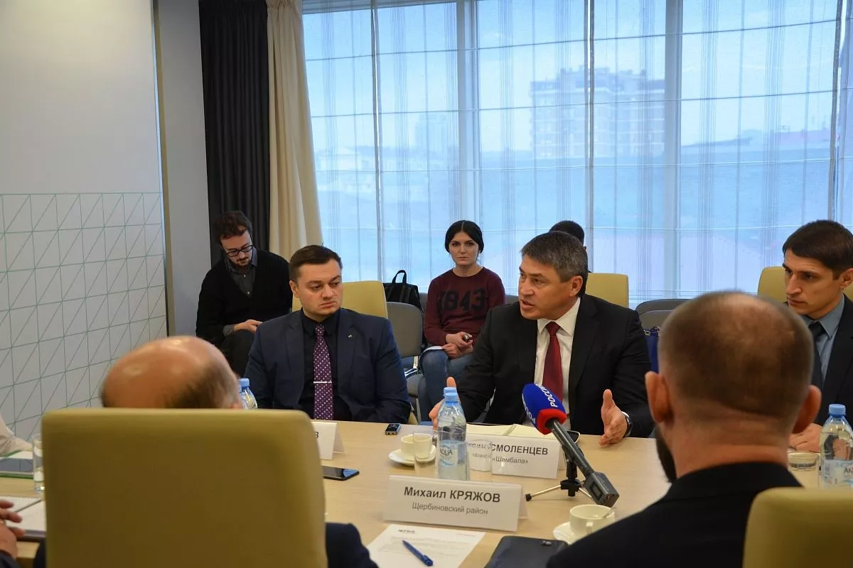 По словам главы Щербиновского района Сергея Цирульника, ситуация складывается катастрофическая: через месяц нужно будет трудоустроить тысячи человек.