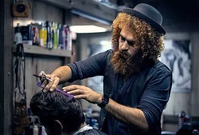 Названы самые прибыльные массовые профессии в России