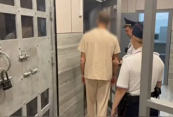 Силовики задержали мужчину, залившего монтажной пеной сирено-речевую установку в Сочи