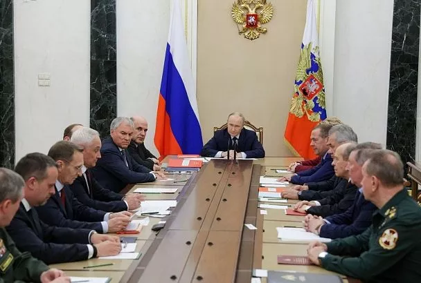 Владимир Путин поручил организовать подготовку ядерных испытаний в ответ на учения США  