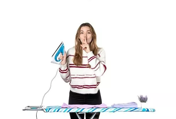 Будет как новенький! Проверенный способ очистить резервуар и подошву утюга от грязи и накипи