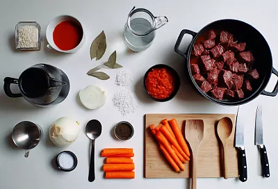 Гуляш из детства в густой томатной подливке