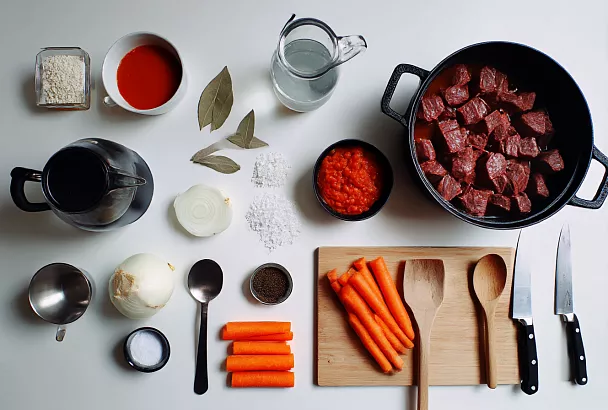 Гуляш из детства в густой томатной подливке