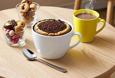 «Готовьте себе сами», сказала я детям и оставила на столе рецепт шоколадного кекса в кружке, который готовится за 20 минут 