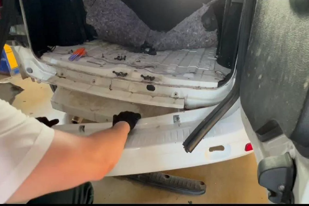 Автомобиль с контрабандными сигаретами из ОАЭ задержан на границе в Сочи