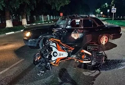 В Армавире в ДТП с участием автомобиля и мотоцикла пострадали два человека, в том числе несовершеннолетний