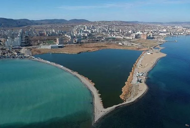 Спортклуб устроил незаконную пенную вечеринку в Суджукской лагуне в Новороссийске
