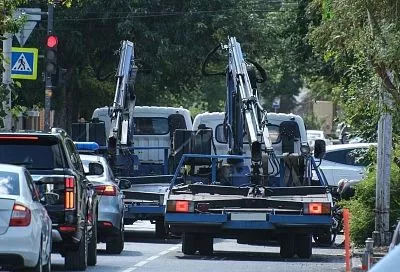 Более 17 тысяч машин увезли эвакуаторы с улиц Краснодара с начала года