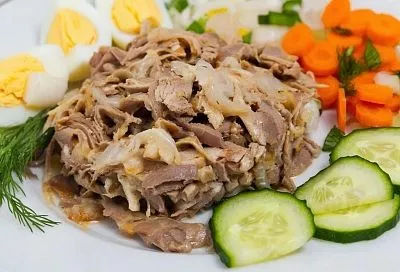 Самый вкусный салат из печени: простой рецепт, который удивит гостей