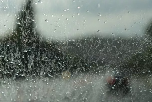 Мощные ливни, подъем воды в реках, сели и смерчи: непогода нагрянет в Сочи вечером