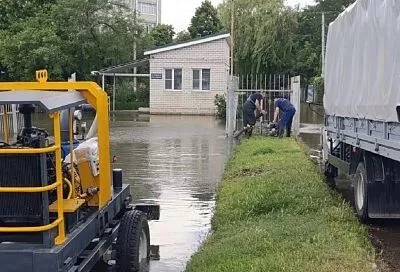 В Краснодаре за три дня спасатели отработали более 400 заявок на откачку воды после ливней