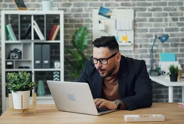 Зеленский в файлах Эпштейна, крушение самолета в Колумбии и зарплата главного тренера «Краснодара». Главное к утру 25 марта