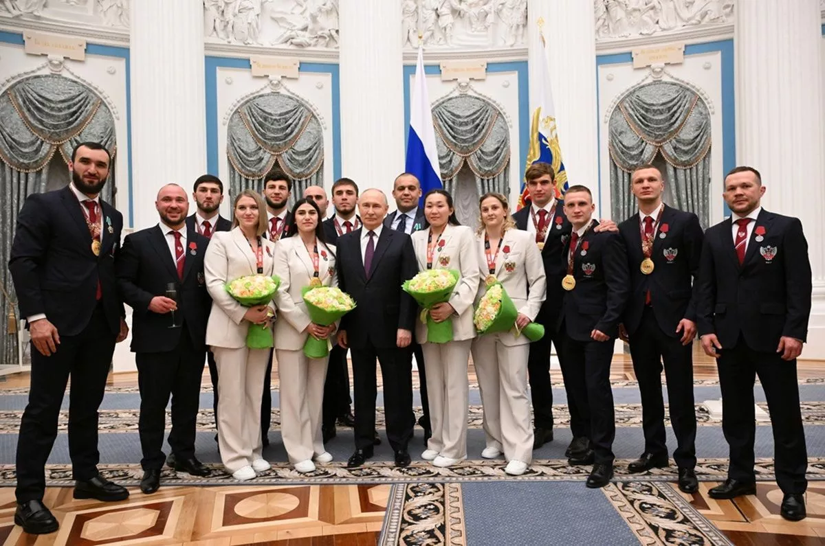 Владимир Путин вручил госнаграды трем боксерам-чемпионам из Краснодарского края