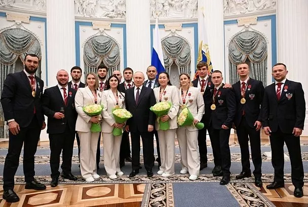 Владимир Путин вручил госнаграды трем боксерам-чемпионам из Краснодарского края