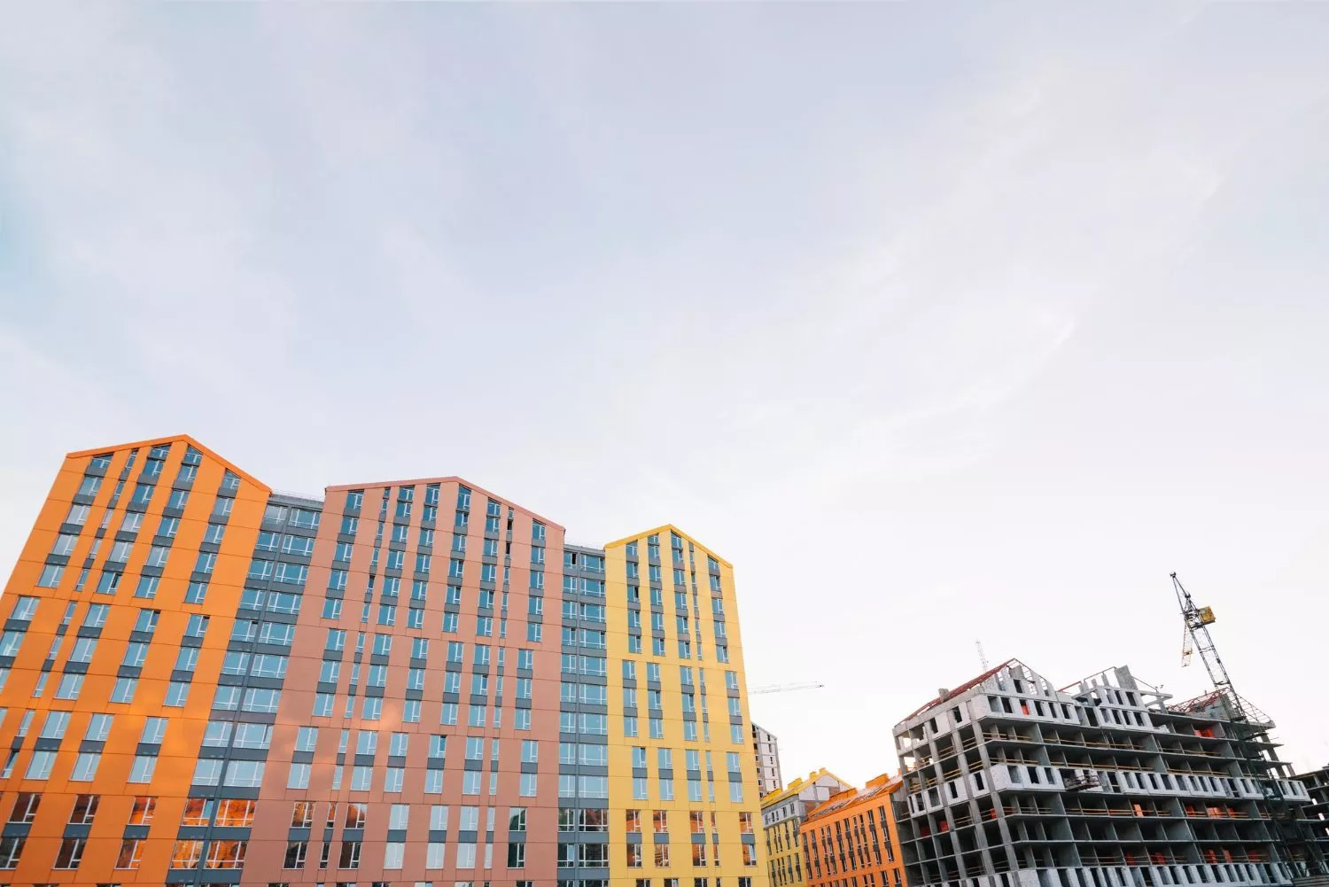 Запах от соседа — повод для иска: как закон защищает жильцов многоквартирных домов