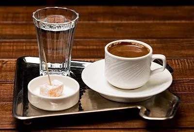 Теперь пьем кофе только по утрам: кардиологи разрешили 2 чашки и до обеда, но есть нюанс