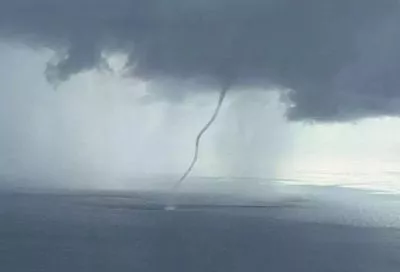 Смерчи ожидаются над Черным морем в Сочи и Сириусе