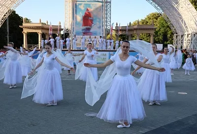 Праздник «выпусников»: в Армавире накажут ответственного за баннер для школьников с орфографической ошибкой