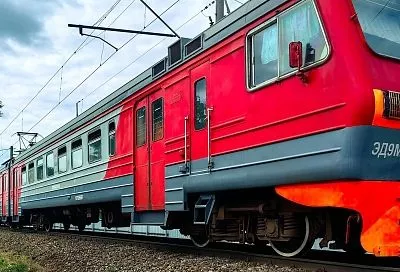 Сбой в графике движения пригородных поездов: что известно об отменах и задержках электричек на Кубани