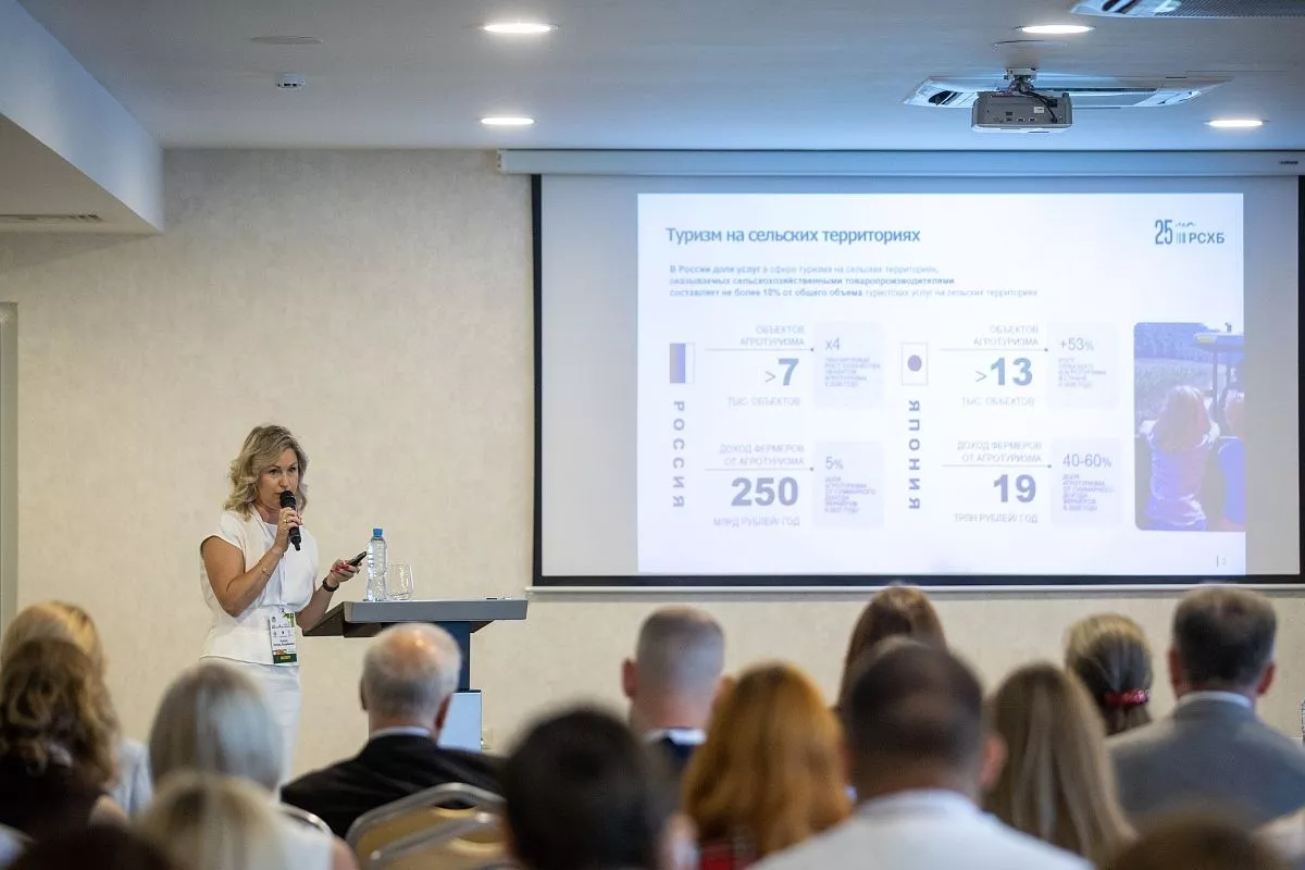 Школа проходит в формате трехдневного интенсива. Первые два дня – образование, третий день – экскурсии на лучшие объекты. 