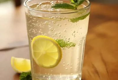 Лучше всех антипохмельных лайфхаков. Достаточно стакана, ложки и пары минут