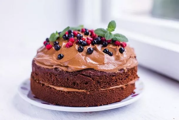 Быстрый ягодный торт — нежный и сочный десерт без лишних усилий и сложных ингредиентов за полчаса