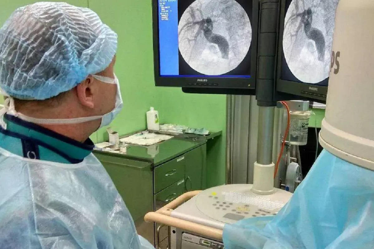 В Краснодаре хирурги удалили пациенту крупный камень через прокол со стороны печени