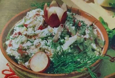 Надоели сырники — готовлю салат с творогом за минуты: секрет полезного перекуса