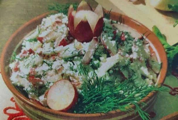 Надоели сырники — готовлю салат с творогом за минуты: секрет полезного перекуса