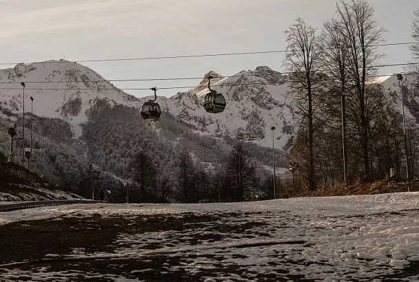 Горный курорт «Роза Хутор» в Сочи приостановит работу подъемников  