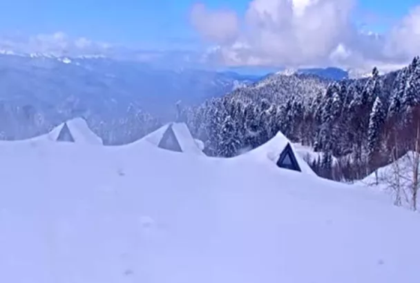 Весенние сугробы: какая высота снега в горах под Сочи