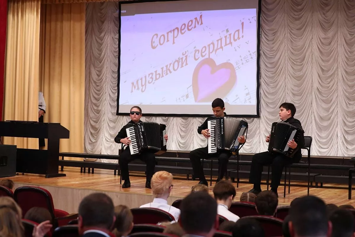 Учебное заведение в Армавире единственное в России, где обучают детей с заболеваниями органов зрения. Учебное заведение в Армавире единственное в России, где обучают детей с заболеваниями органов зрения.