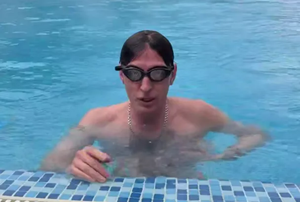 «Плавал в бассейне. Веселил людей»: Павел Воля показал, как провел день в Сочи