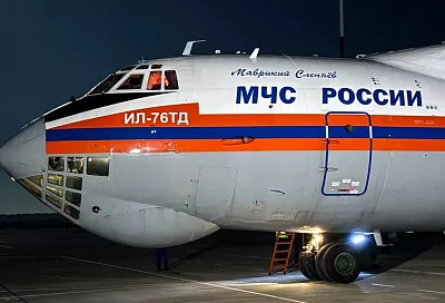 Владимир Путин поручил главе МЧС вылететь в Туапсе для контроля работ по тушению пожара