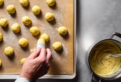Профитроли с двумя начинками: закуска без сложностей