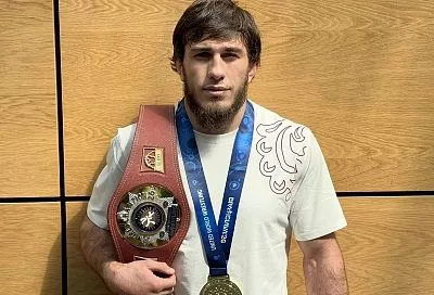 В аэропорту Краснодара приветствовали чемпиона мира по греко-римской борьбе Рамазана Нехая