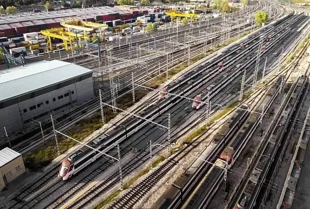 РЖД в 2025 году сократили закупки локомотивов на 29%, до 399 единиц